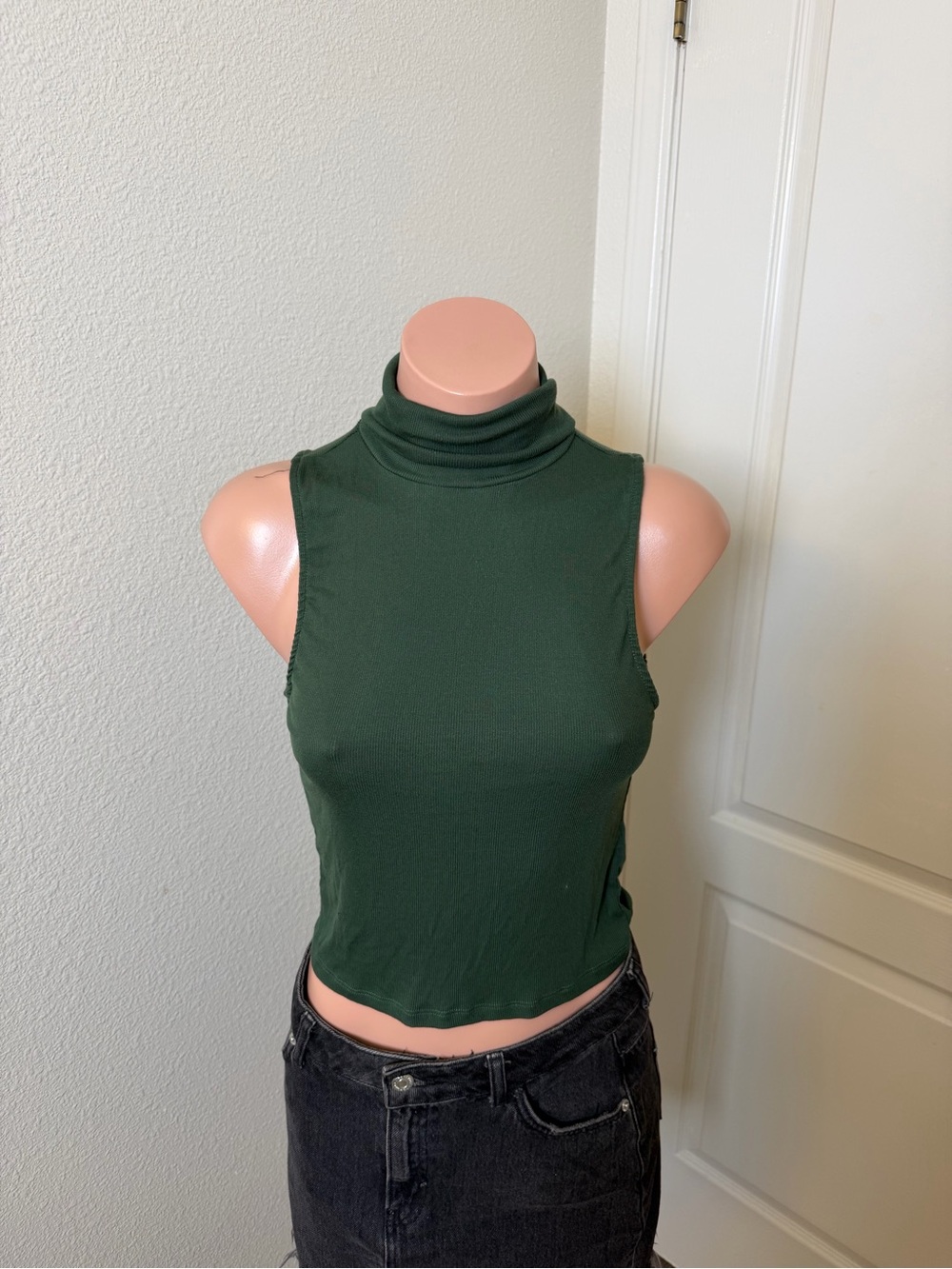 Sunday Best Sleeveless Turtleneck Crop Top - Dark Green
